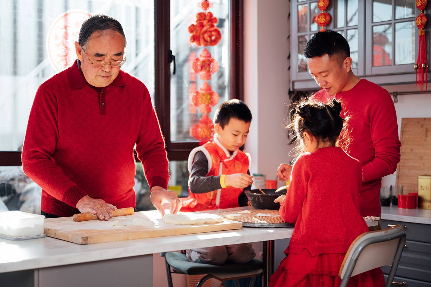 ASIAN FAMILY MAKING DUMPLINGS lunar new year
